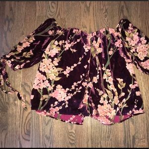 Francescas Off the Shoulder Blouse (size M)